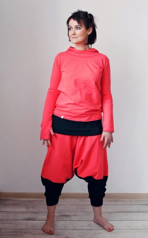 BLUZA Z KAPTUREM SHAKTI KORALOWA