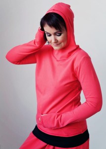 BLUZA Z KAPTUREM SHAKTI KORALOWA